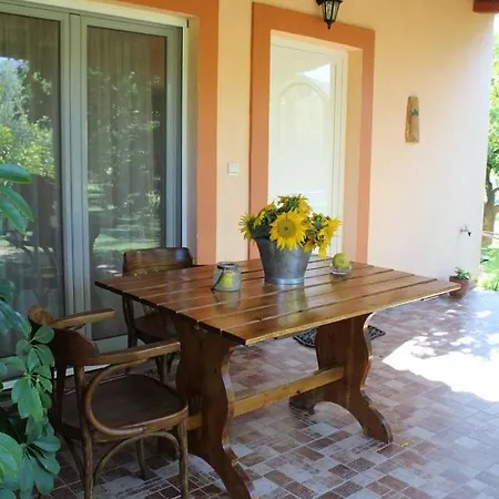 Le Jardin De Temeni Apartment Aigio Exterior photo