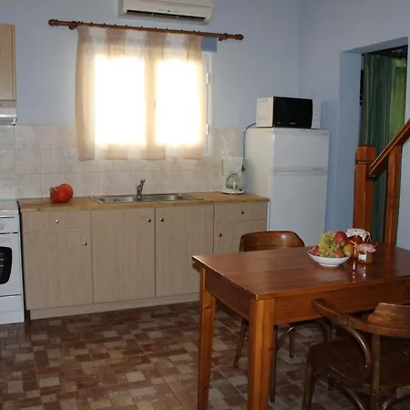 Le Jardin De Temeni Apartment Aigio Exterior photo