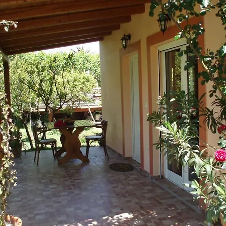 Le Jardin De Temeni Apartment Aigio Room photo